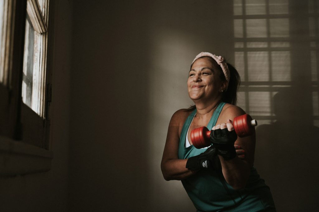 weight training di rumah usia 50+